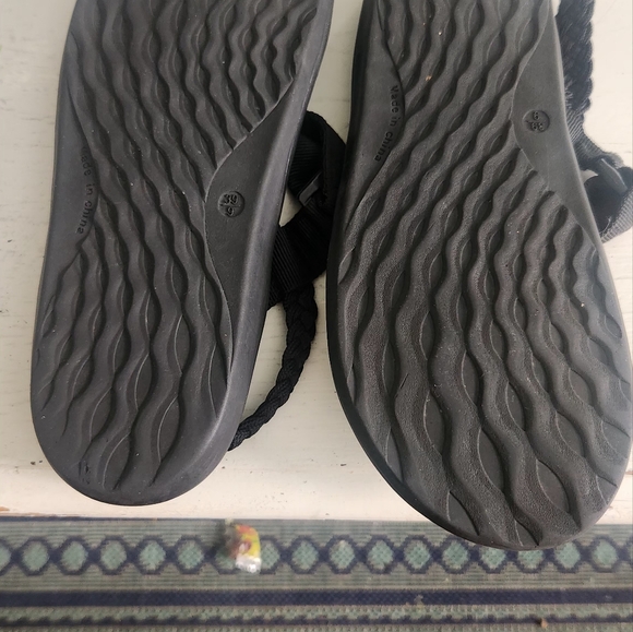 Black strapped sandals - Picture 9 of 9